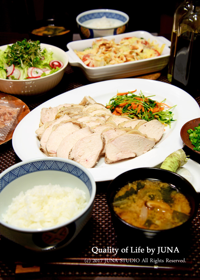 蒸し鶏丼とブロッコリー＆エリンギ＆トマトのチーズ焼きなど