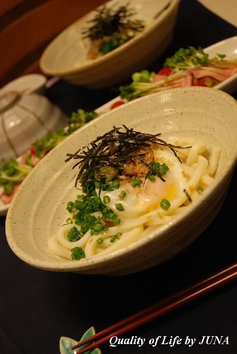 新鮮卵でぶっかけうどん＆ローストポークサラダ