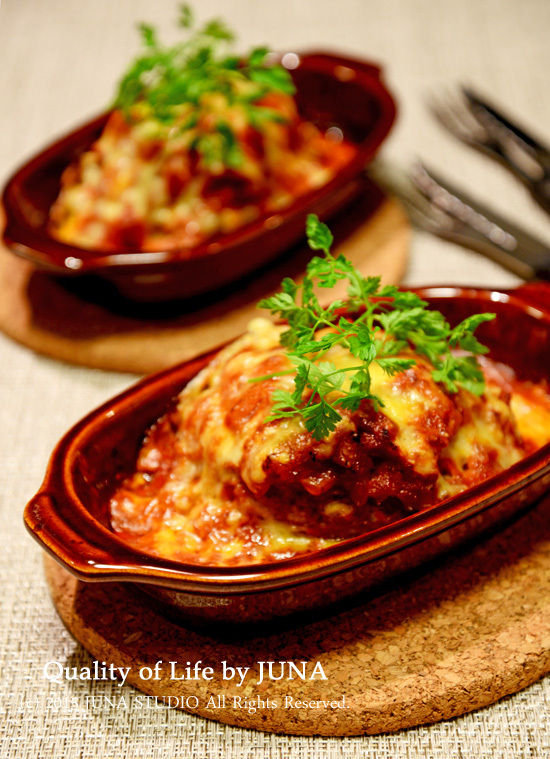 チーズ in ハンバーグトマトソースがけ