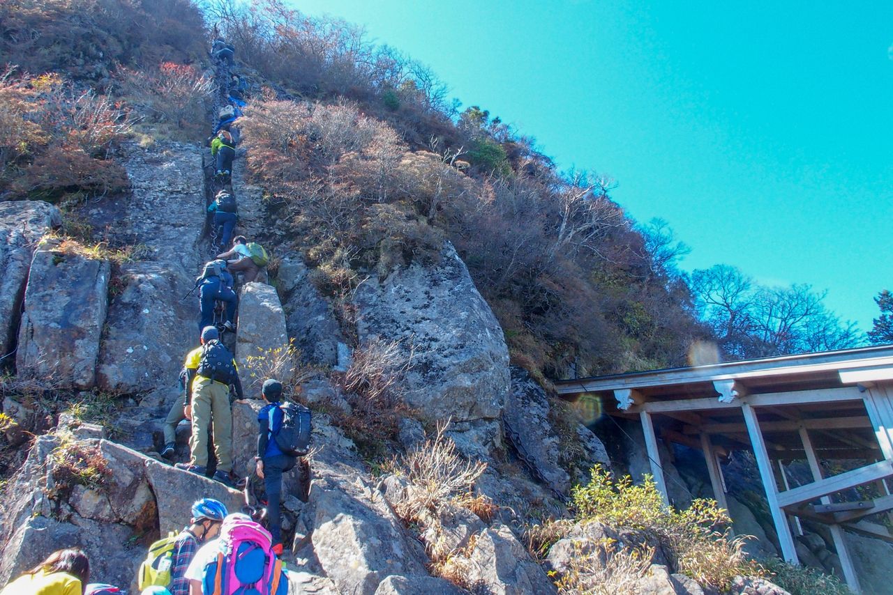 紅葉の石鎚山は登山者でいっぱい 普段着のロードレーサー 山にも登る