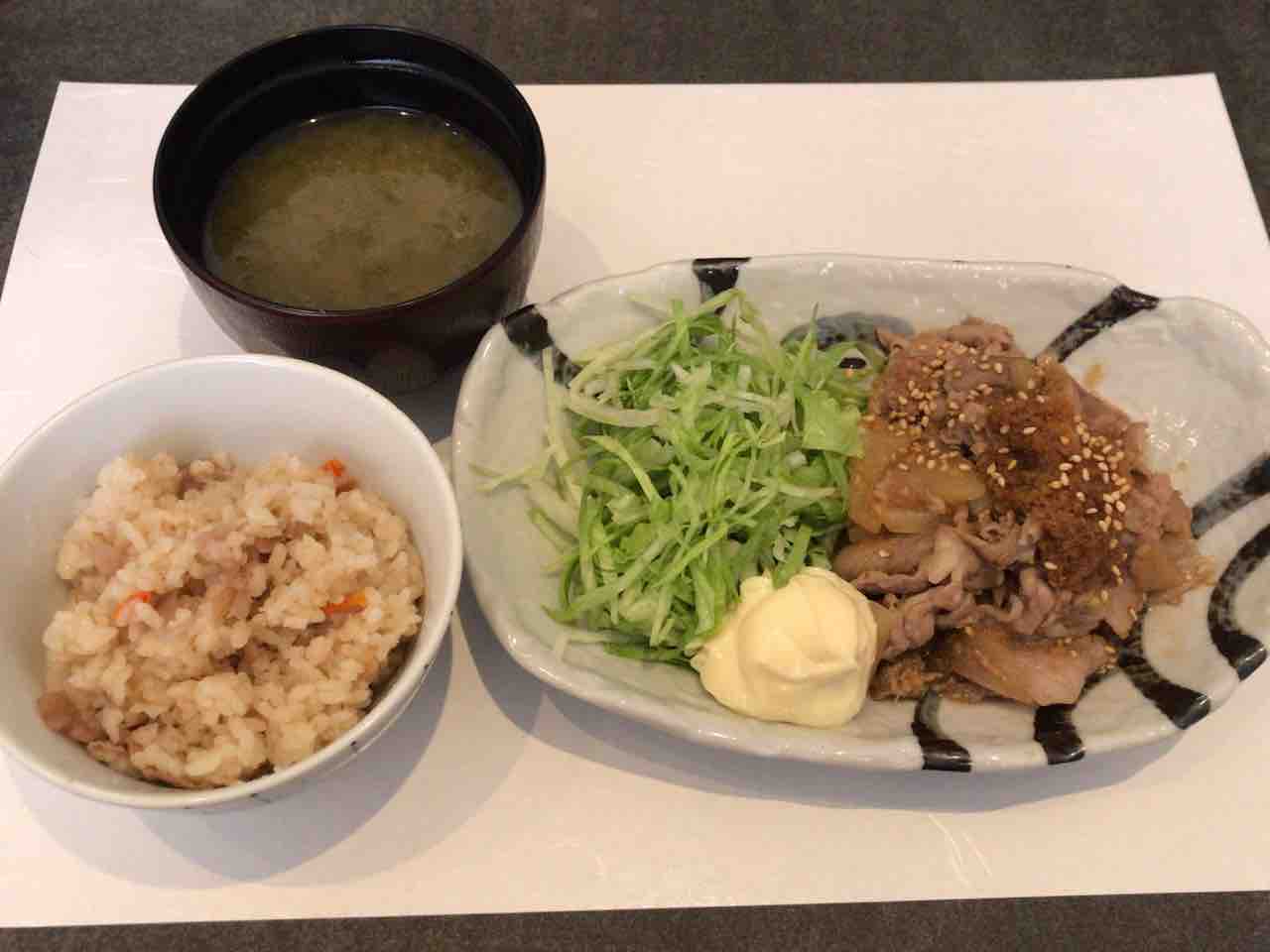 新宿三丁目 小料理屋 わるくない ランチ 趣味の為に生きて行く