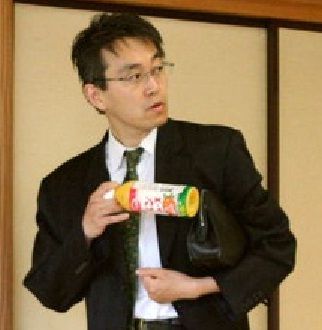 何か持ってる