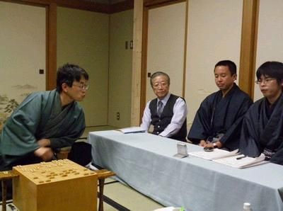 封じ手を待つ羽生