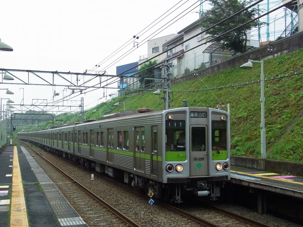 11年6月26日 京王高尾線都営車両の急行電車を撮影 Railcafeで独り言 11年6月26日 京王高尾線都営車両の急行電車を撮影 Railcafeで独り言