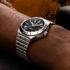 a32398101b1a1-chronomat-automatic-gmt-40-on-wrist