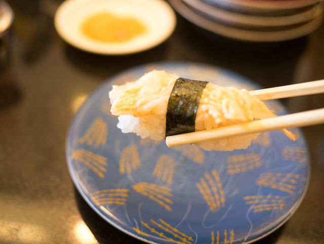 大トロ三昧 に タラバ蟹 廻るお寿司で新鮮 最高級のネタを食べ尽くせ 和楽 居食屋レインボー