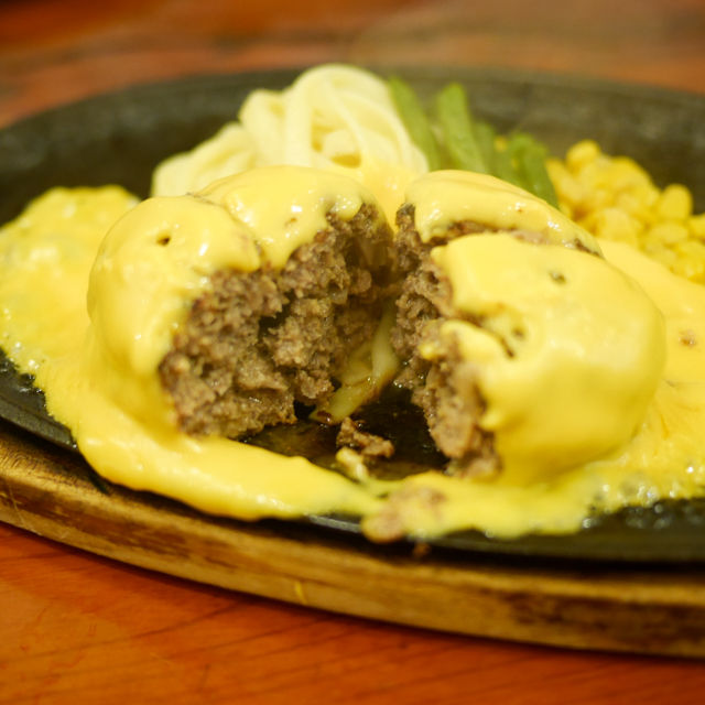 ハンバーグに合う酒をソース別でチョイス 3タイプのソースvsビール ワイン ハイボールのマリアージュ査定 居食屋レインボー