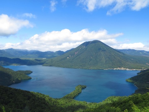 中禅寺湖・男体山（半月山展望台）
