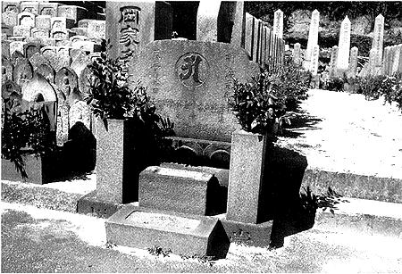 本島 小坂騒動記念碑