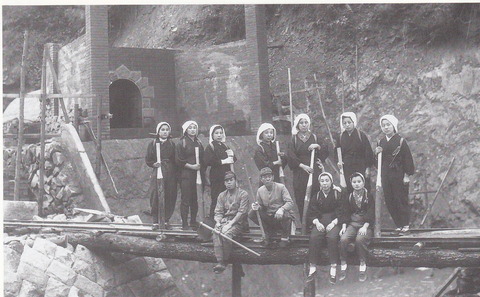 満濃池戦時中の嵩上げ工事 1943年 榎井婦人会の勤労奉仕 後は樋門隧道