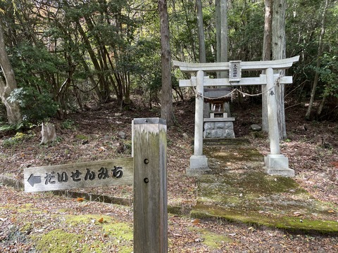 大川神社 随身門2