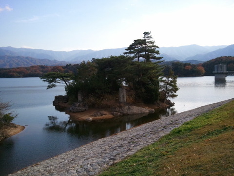 満濃池護摩壇岩1