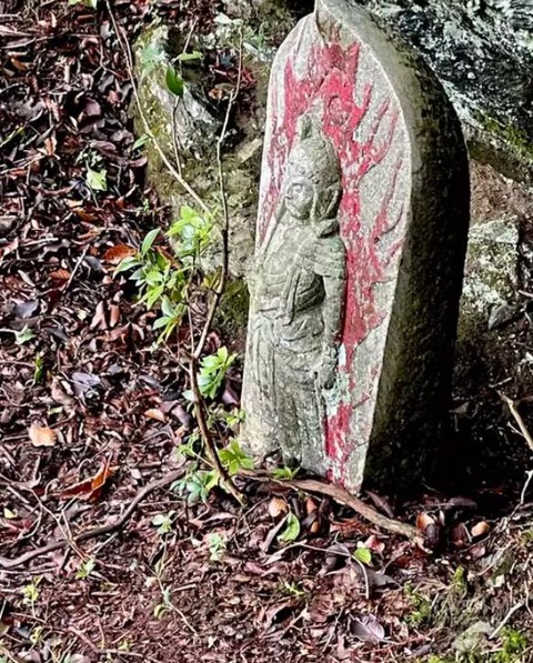高越山行場薬師岳の最上部の不動明王