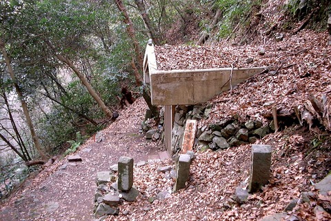 箸蔵寺　東の堂「蔵谷厳窟」２