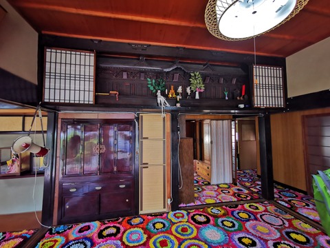 粟島の廻船問屋の神棚　瀬戸芸会場「この家の貴女に贈る花束　２０１９年