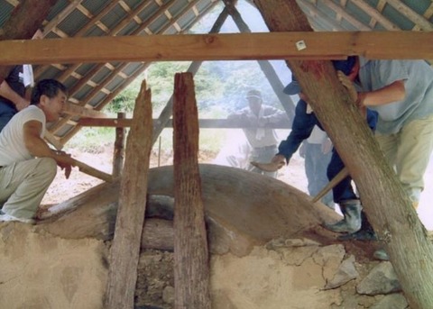炭焼き窯の天井