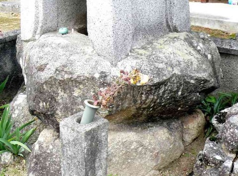 始覚寺の礎石２