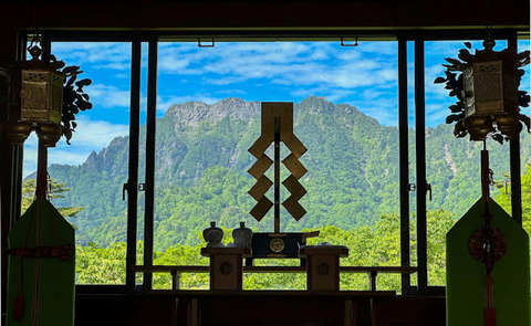 石鎚山が礼拝対象　