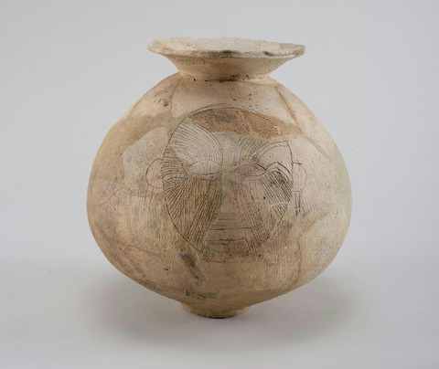 人面文壺形土器　愛知県亀塚遺跡出土