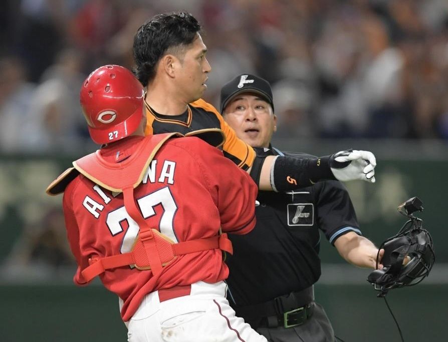 巨人 中島裕之 頭部死球で乱闘騒ぎ寸前もネットは冷ややかな反応 野球まるごとチャンネル