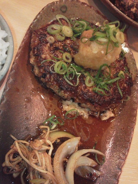 緑ビードロのハンバーグ