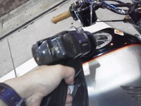 ガソリン補給中