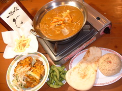 大阪福島(キタ圏内)にある豚の鍋とやきとん串がおすすめのグルメな居酒屋「とん彩や」ブログ用画像。宴会するならとん彩や。とん彩やとは、カレー鍋、トマト鍋を始め、豚のしゃぶしゃぶ、すき焼き、もつ鍋等、鍋料理全般が得意。他にも焼きとん串、串カツ、トンカツ、豚飯、餃子、ナポリタン、焼きそば、お好み焼き、カレー等、豚肉を使用した料理が得意。面白い飲食店。カレーフォンデュコース