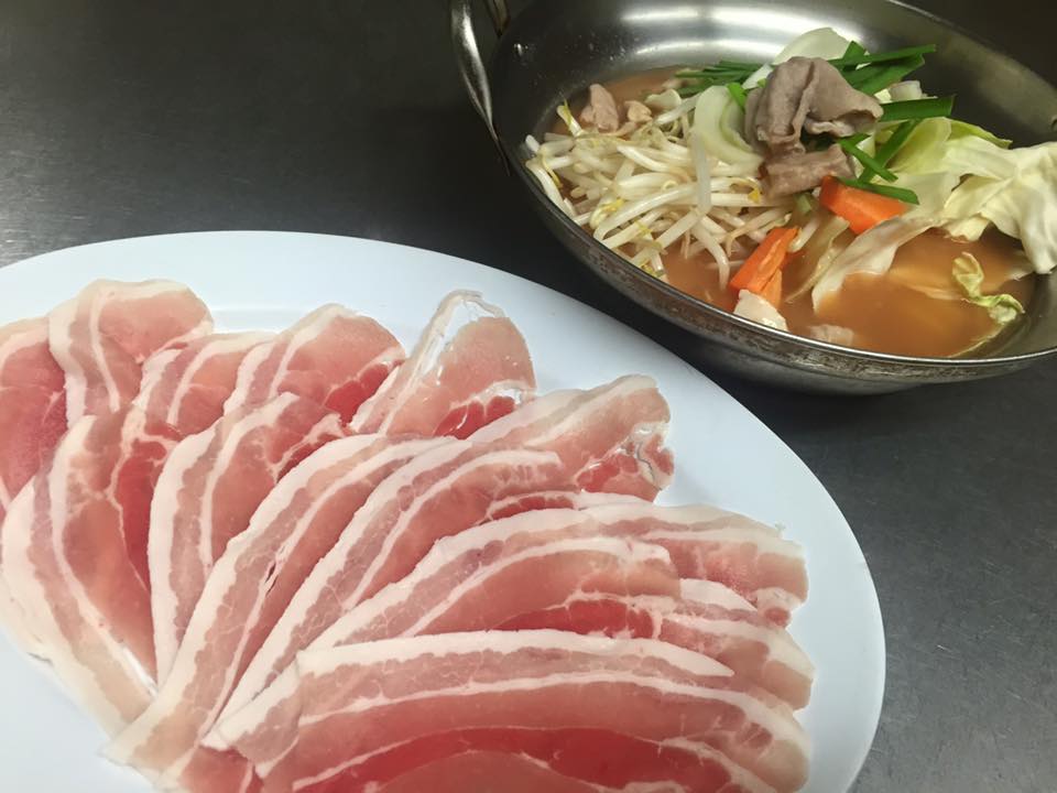 黄色い提灯が目印です 豚鍋 串カツ とん彩や大阪福島店