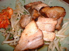大阪福島にある豚の鍋とやきとん串がおすすめのグルメな居酒屋ブログ用画像。宴会。カレー鍋、トマト鍋、豚のしゃぶしゃぶ、すき焼き、もつ鍋等、鍋料理。焼きとん串、串カツ、トンカツ、豚飯、餃子、ナポリタン、焼きそば、お好み焼き、カレー等。面白い飲食店。怒りのちゃーしゅー