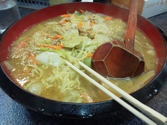 豚の鍋と串の居酒屋「とん彩や」イマム室長が大好きな食べ物の一つ。蒲生四丁目にあるスタミナちゃんぽん。他にはカレー鍋、トマト鍋、すき焼き、しゃぶしゃぶ、餃子、ラーメン各種、バイク、ナナハン、CB750、押しがけは苦手！P1000035