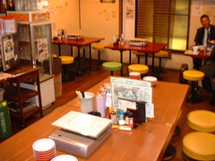 テーブル席の方がいいという方にはうってつけ。宴会使いもできるし、ちょい飲みサク飲み、サク飯など軽いおつまみも充実の居酒屋@大阪福島(キタ圏内)とん彩やですnikai2