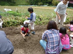 体を動かした後は温泉か居酒屋に限りますね