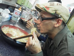 大阪福島（キタ圏内）大阪京橋（OBPを除く界隈）でよく見かけるCB750（昔のCBX1100カラー）はいまむ室長のお気にいりナナハン。最後のキャブレター車。空冷4発。毎日押しがけしてます。P1000036