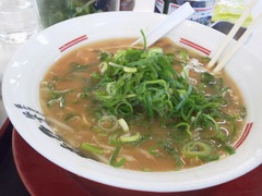 名物とは、特定の土地や時期におきまして、特産物や、行事として、知名度が高く有名である状態のものを指す。特産品のほか、料理に関しては郷土料理（日本国内においては日本の郷土料理やご当地グルメ）が上げられる（名物ネタ）。