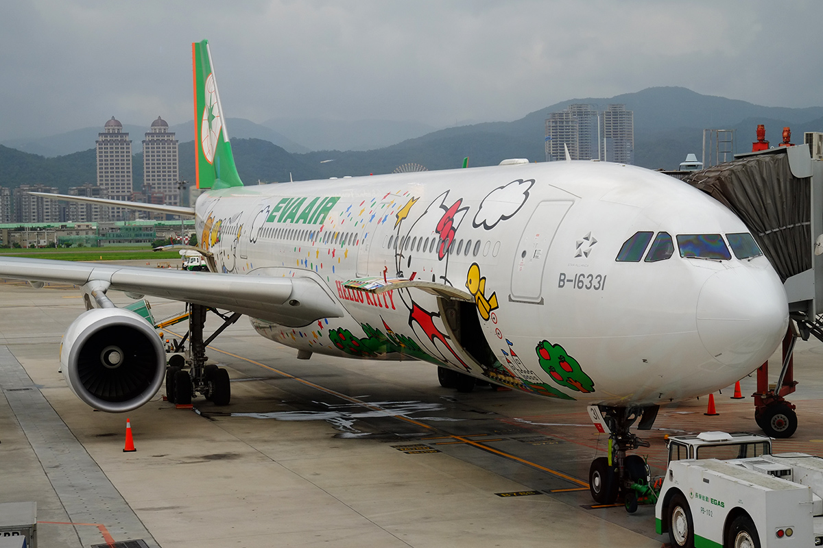 海外限定　台湾　レア　キティ ストラップ EVA AIR コラボ　エバー航空 海外限定 台湾 レア キティ ストラップ EVA AIR コラボ エバー航空