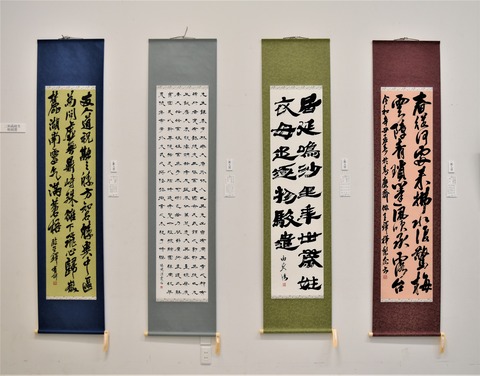 No4650扁額装　頼聿庵(春嶂) 二字書　紙本　書画　書道　古美術　送料無料 No4650扁額装 頼聿庵(春嶂) 二字書 紙本 書画 書道 古