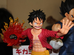 Gigantic-Series_ONE-PIECE_Monkey-D-Luffy_New-World-Ver-03