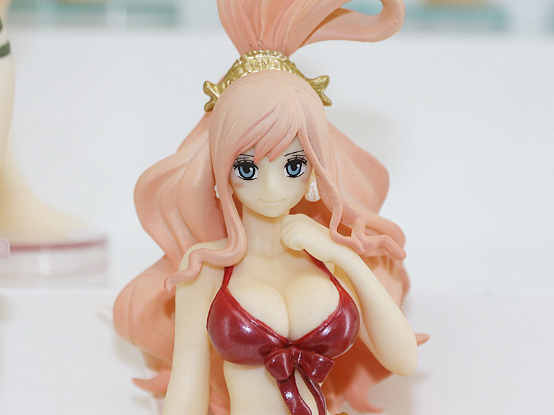ONE PIECE　水着　ガチャフィギュア　レイジュ　カリファ　しらほし 7月発売！しらほし姫、カリファ、レイジュの水着姿のフィギュア