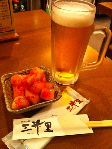 盛岡駅地下通路にある三千里。まずは、カクテキとビールで喉を潤す。ちかれたー。 盛岡駅地下通路にある三千里。まずは、カクテキとビールで喉を潤す。ちかれたー。