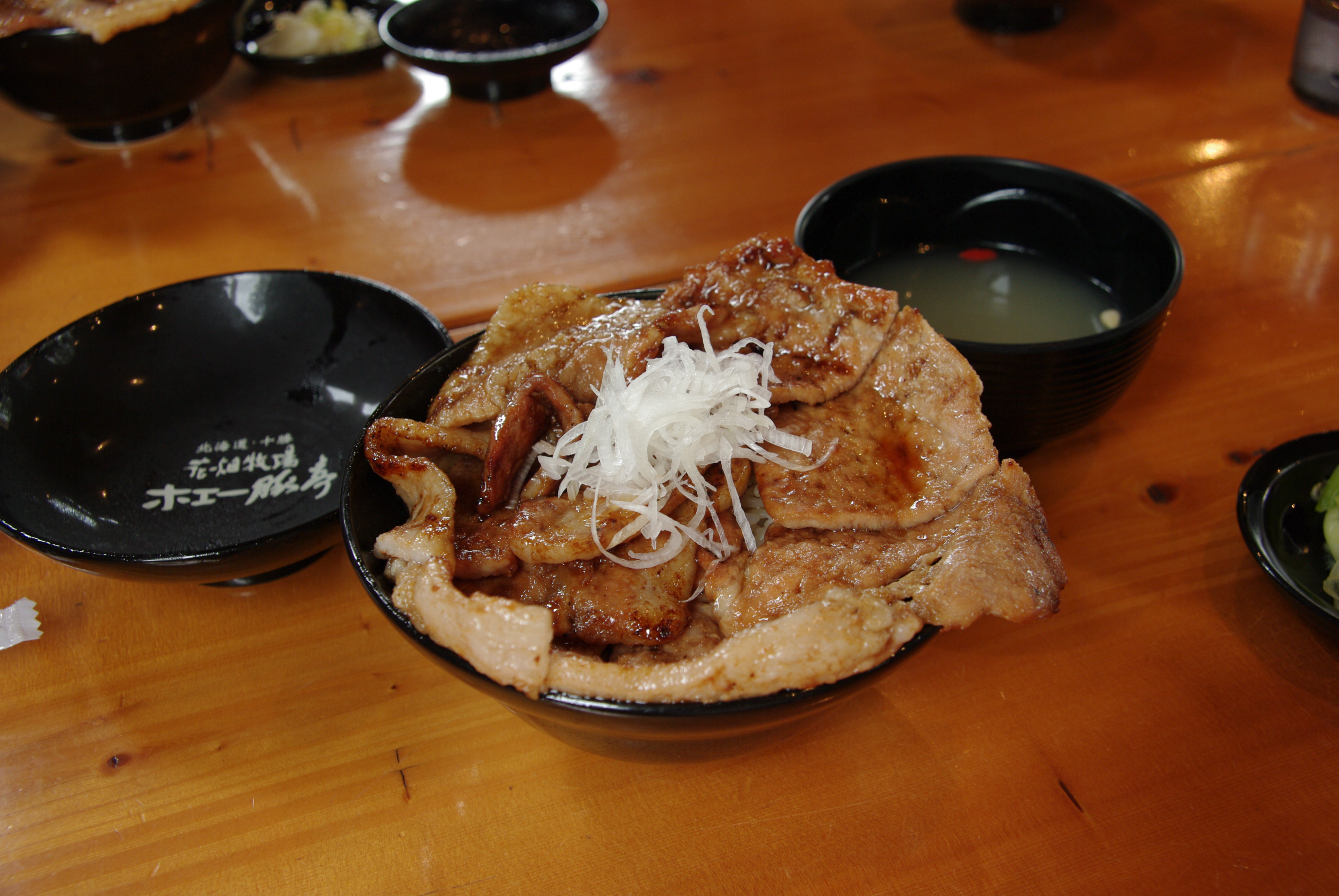 花畑牧場のホエー豚丼 9 13 0909帯広 No Satisfaction