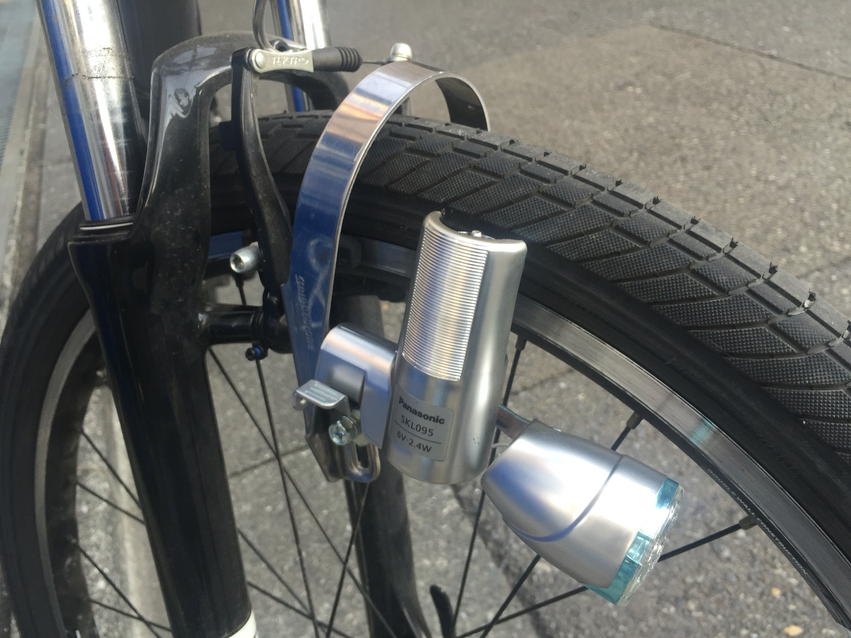 自転車の前ハブ ダイナモ装着車 の図面