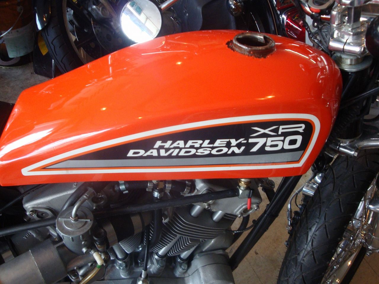 Harley-Davidson バイク タンク オレンジ 特選中古車情報』 ・・・ ハーレーオレンジの似合うやつ