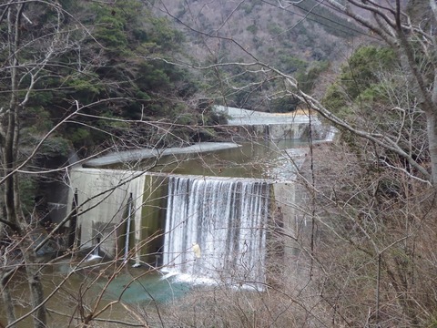 玄倉川の立間堰堤