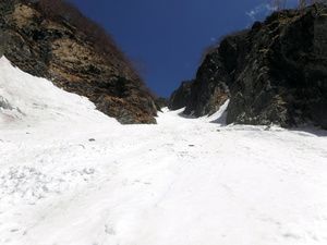 北アルプス前穂高岳で登山中滑落