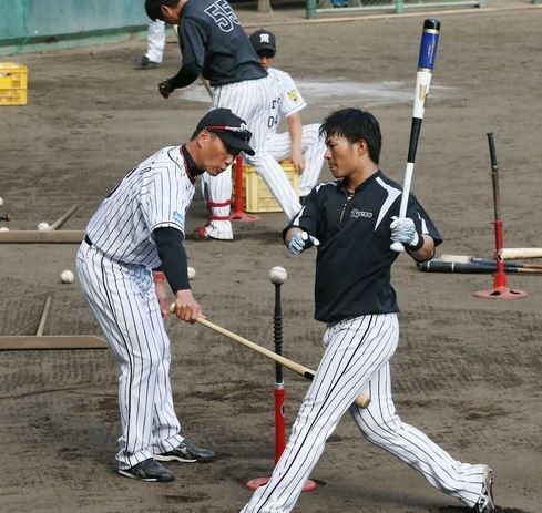 阪神北條、下半身ユルユルで金本密着指導