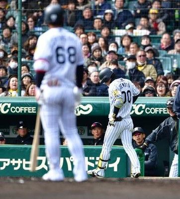 阪神上本に俊介のファウルボールが直撃 途中交代