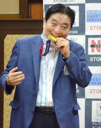 【悲報】名古屋市職員、メダルかじり対応で1200時間