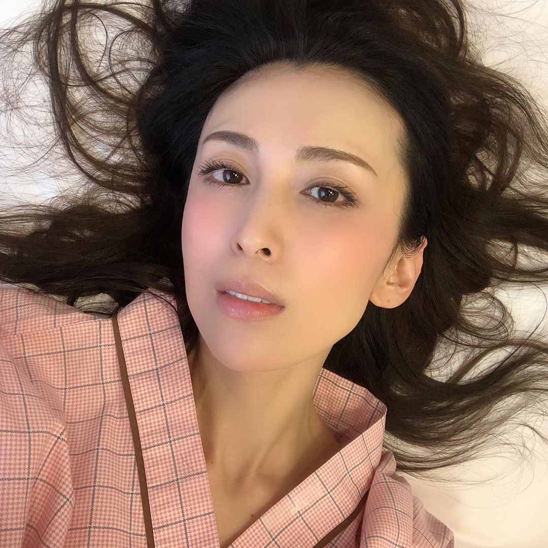 シンプルで美しい写真と共に「雛形あきこ」初めて言います交通事故にあいまして… : しゅんトレネタ