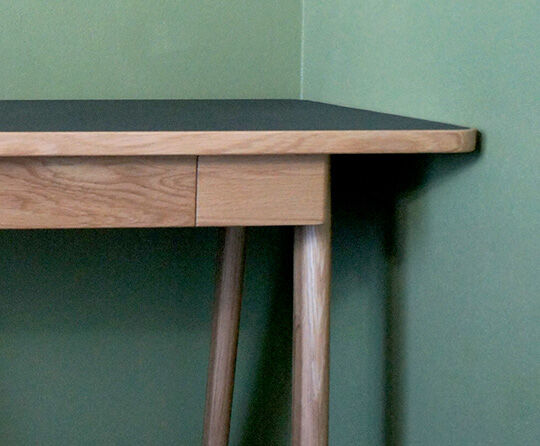 在宅勤務用にACTUSで買ったデスクSARCLE : とりあえず暮らす