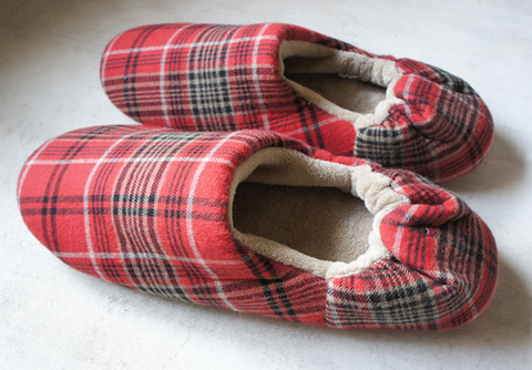 セールで買っておいた、無印の冬用ルームシューズ